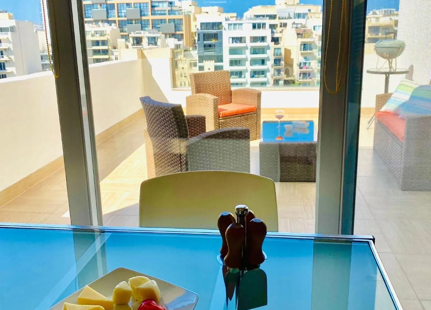 Apartment Spinola Shoreline Homestay St Julians Saint Julian's