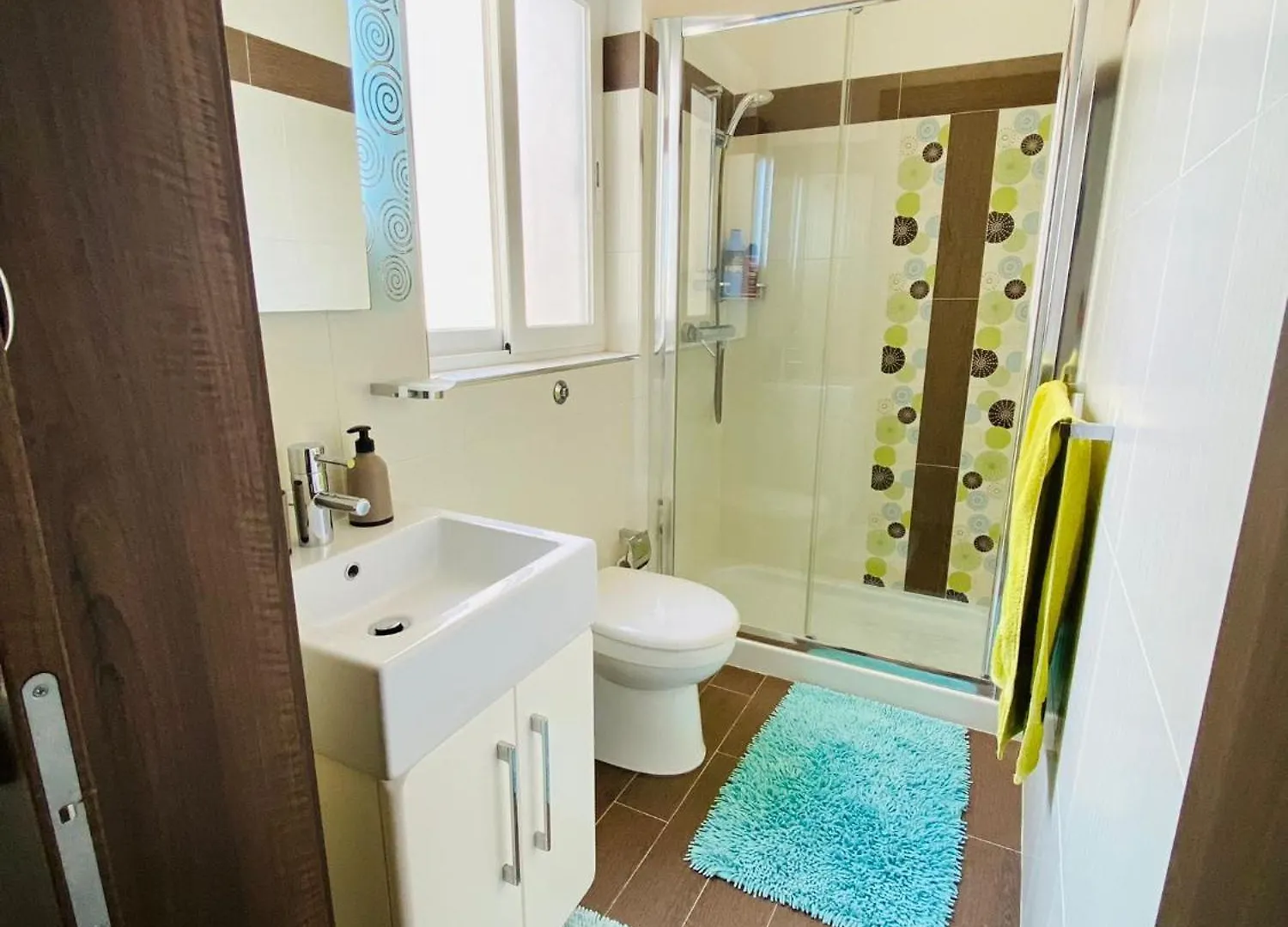 Spinola Shoreline Homestay St Julians Saint Julian's 公寓